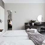 Sonata Hotel *